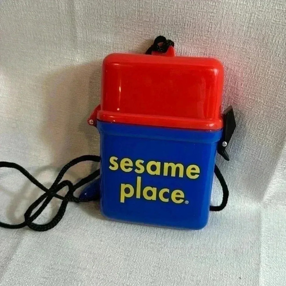 Sesame Place Water Case with Seal and lock-EUC‎ - Picture 1 of 5